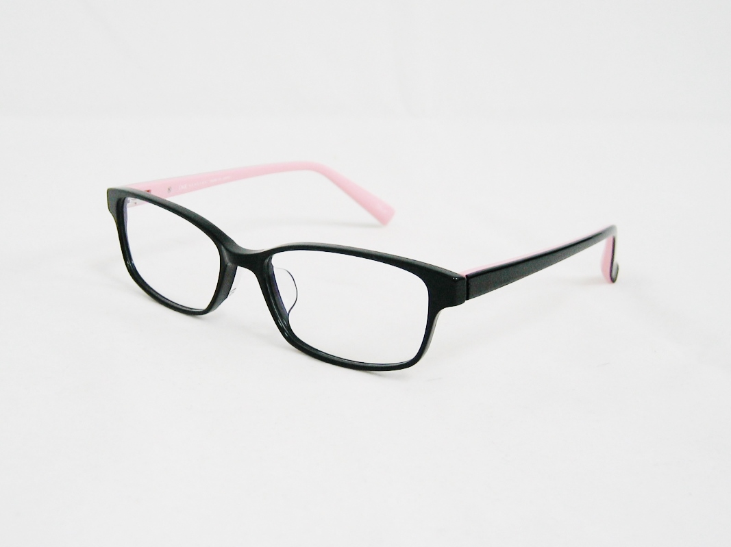 「スクエア型メガネ」スマートで知的、長方形メガネの特徴と似合う顔型を解説 | 飯田市メガネ・補聴器｜一真堂 [ISSHINDO]