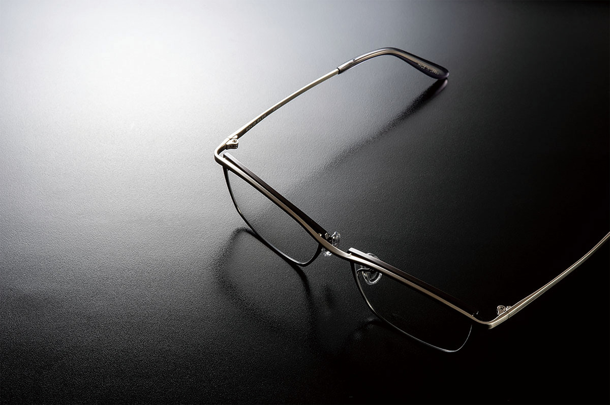 「スクエア型メガネ」スマートで知的、長方形メガネの特徴と似合う顔型を解説 | 飯田市メガネ・補聴器｜一真堂 [ISSHINDO]