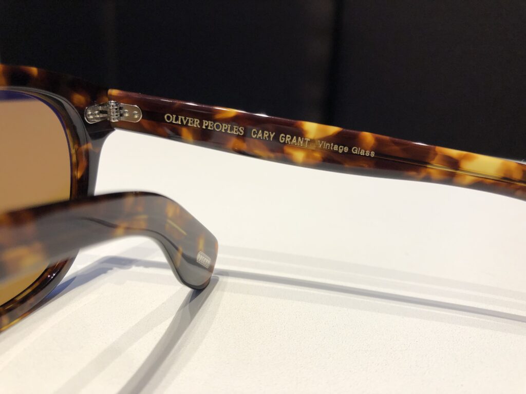 オリバーピープルズのケーリー・グラントのロゴ