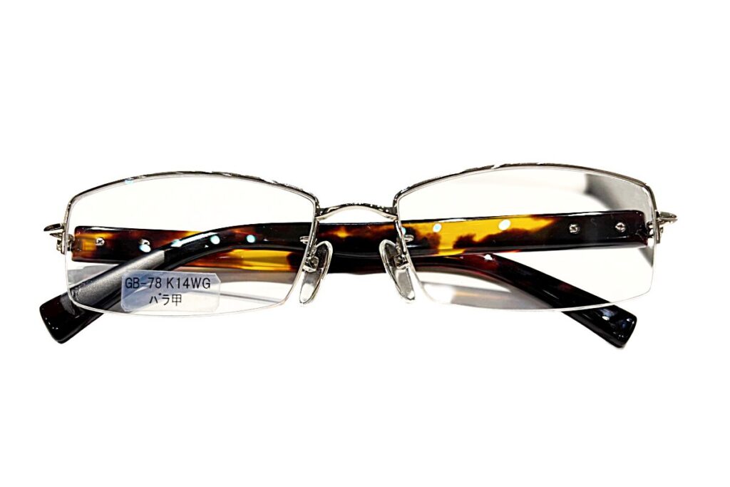 べっ甲素材のメガネ
