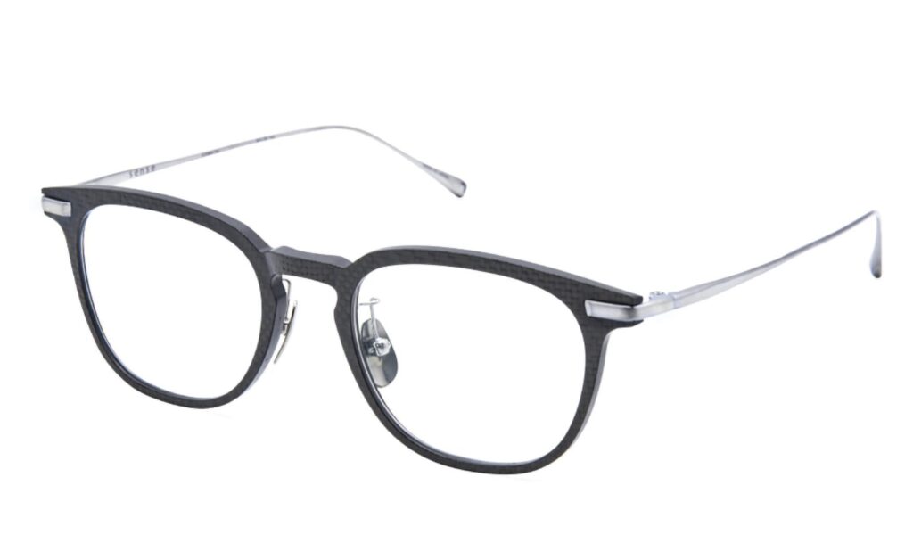 カーボン素材のメガネ