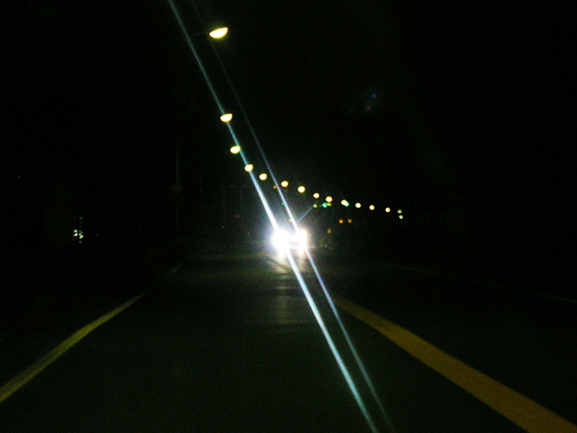 夜間運転がまぶしくて見えにくい